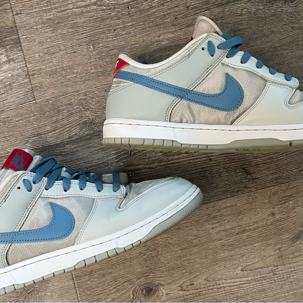 Nike low dunk Sneakers in Gray with Blue and Red Accents like new - Picture 2 of 4